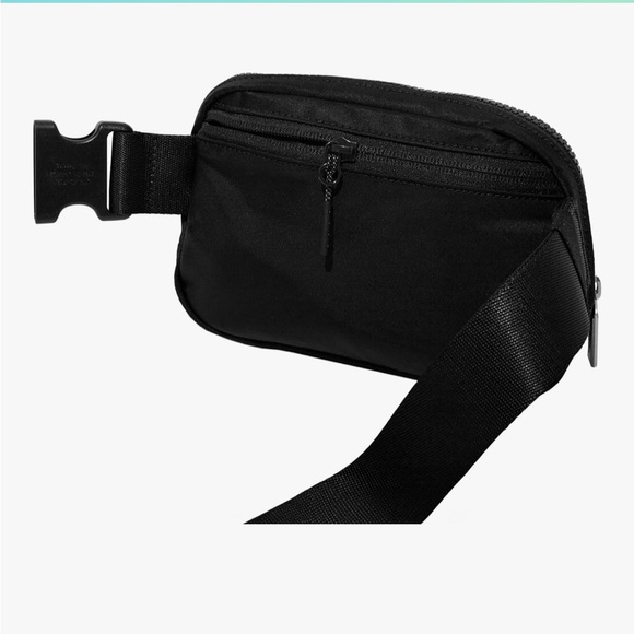 🍋NWT-Lululemon Athletica Everywhere Belt Bag, Black, 7.5 x 5 x 2 inches - Picture 3 of 4